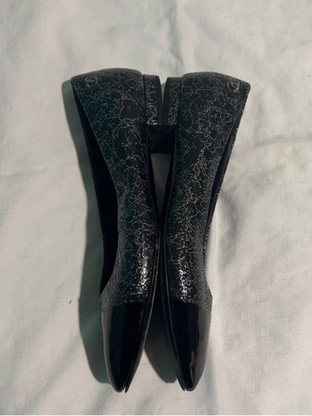 Chanel’s Interlocking CC Logo Pointed Toe Ballet Flats - Picture 4 of 16